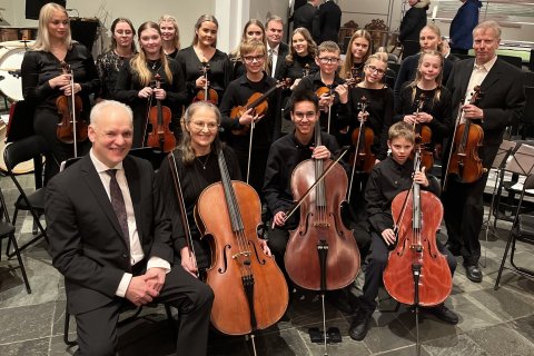 Kennarar og nemendur skólans spiluðu á jólatónleikum Sinfóníuhljómsveitar Suðurlands!
